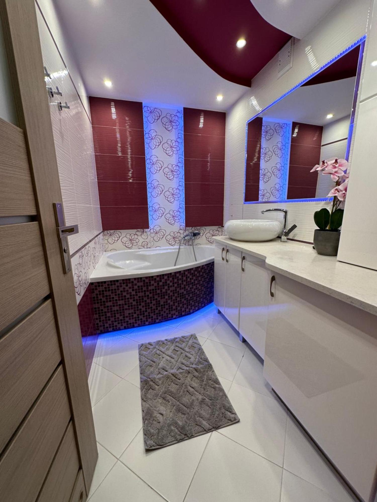 Large, Luxury Condo With Sauna แชมิตช์ ภายนอก รูปภาพ